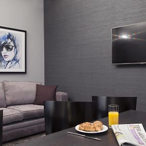 One-Bedroom Luxe Sleeps 5